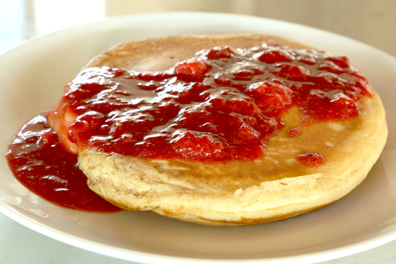 Nutella-Filled-Pancakes-with-Strawberry-Syrup-8